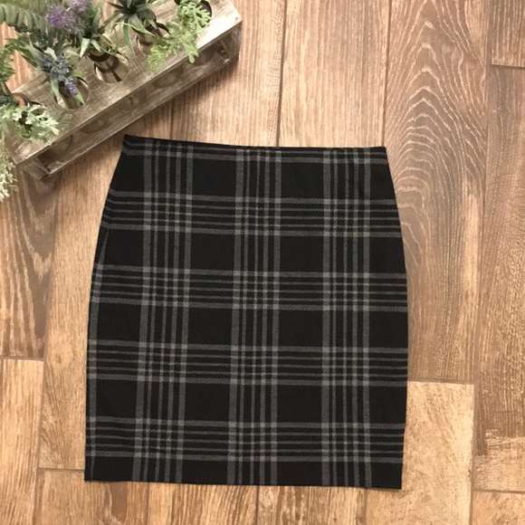 LOFT Dresses & Skirts - Loft Gray and Black Plaid Skirt